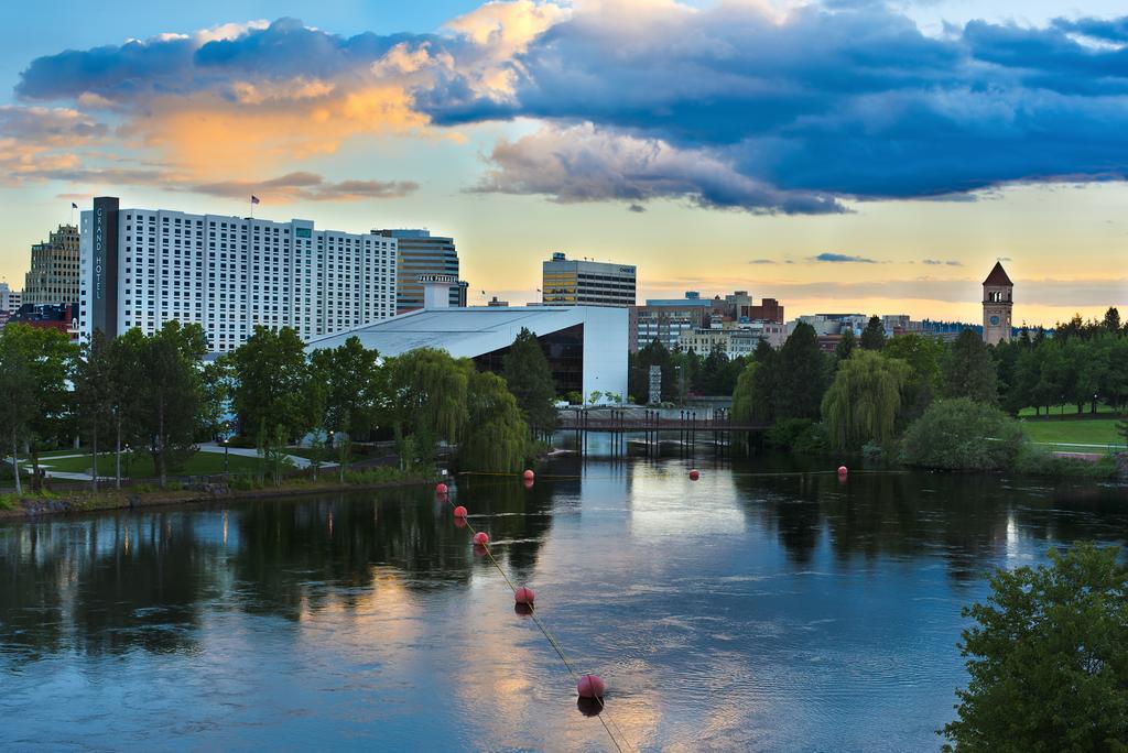 Oxford Suites Spokane Downtown Экстерьер фото