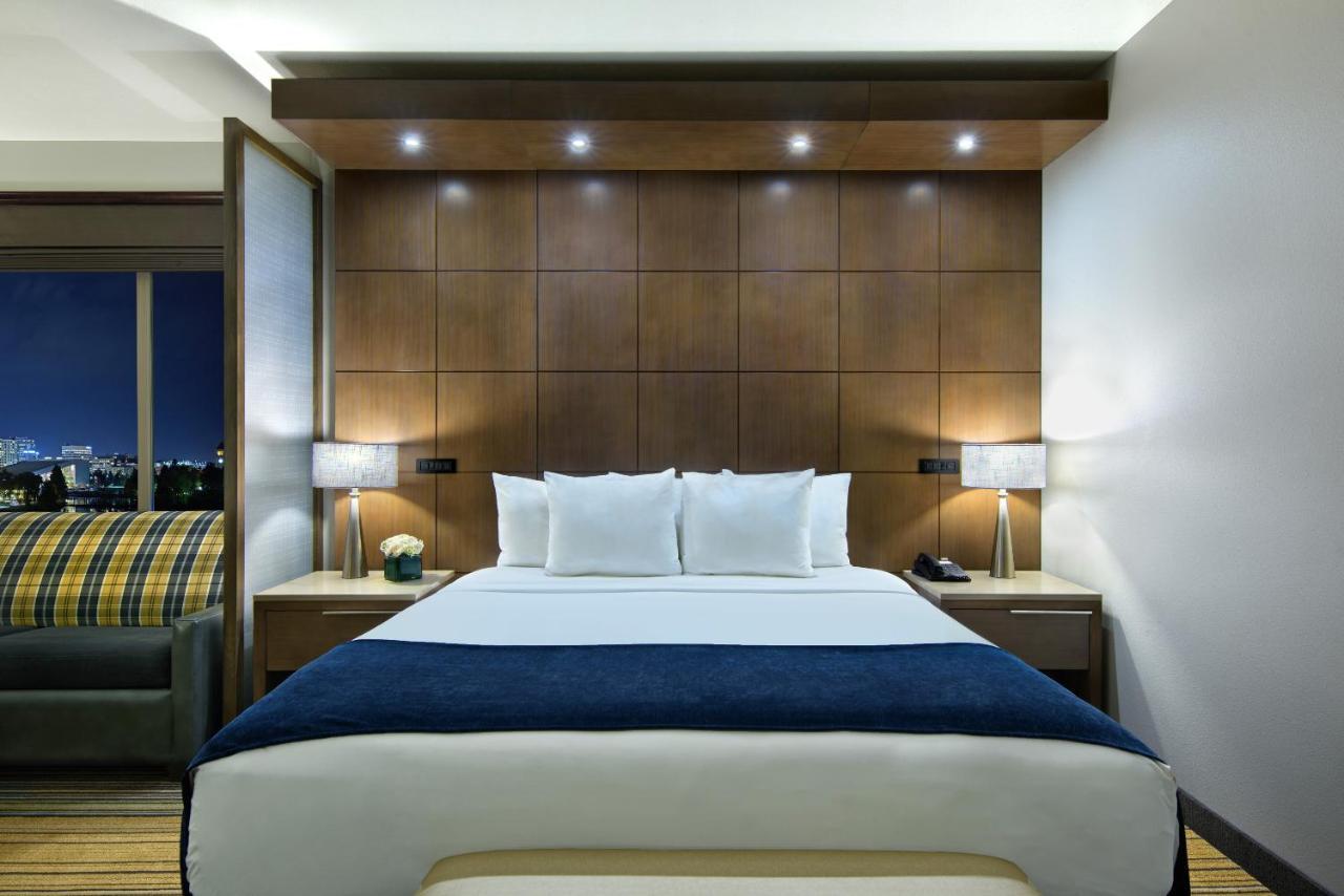 Oxford Suites Spokane Downtown Экстерьер фото
